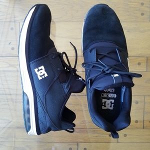 SALE DC Men's Black suede Skate boarding sneakers size 12